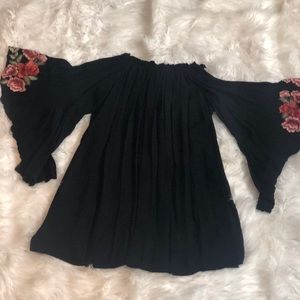 Off the shoulder embroidery top